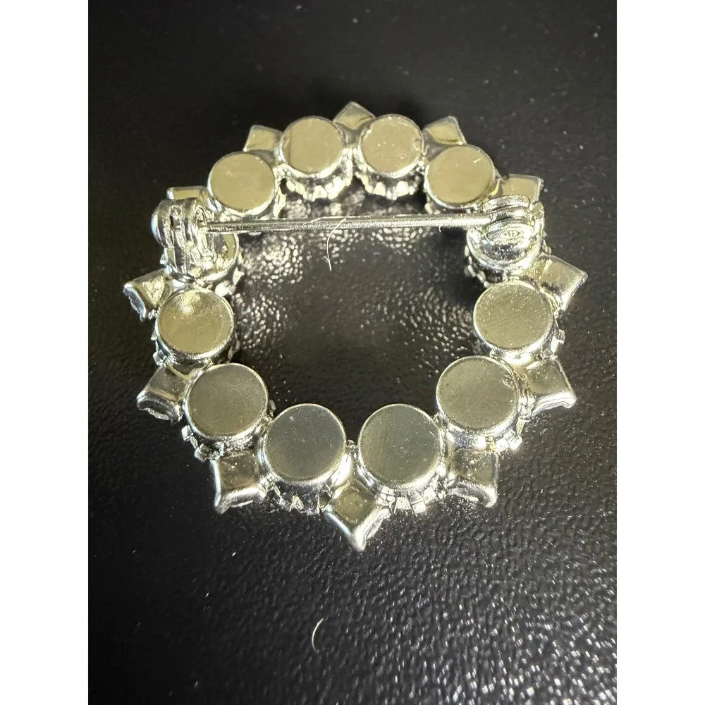 Vintage Silver Tone Clear Rhinestone Wreath Circle Brooch Pin Elegant Sparkling